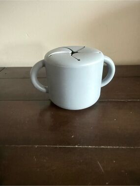 Mushie Silicone Snack Cup Gray Toddler Baby Spill Proof Snack Container